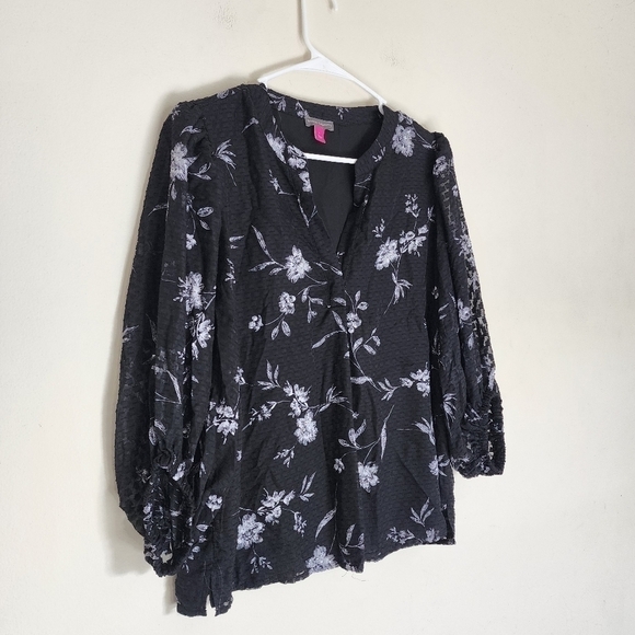 Vince Camuto Rich Black Floral V-neck Mid Sleeve Blouse size Small NWT - Picture 2 of 8